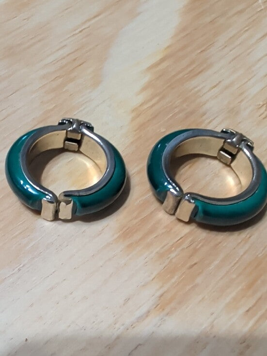 Retro Green & Silver Enamel Hoop Clip-On Earrings MCM Vintage Costume Jewelry 1"