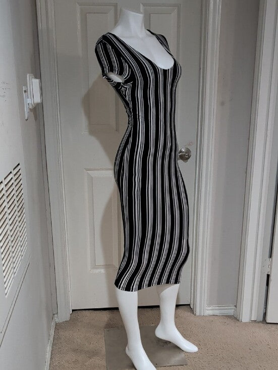 American Dream Black & White Vertical Scoop Neck Stripe Midi Dress Women's Small