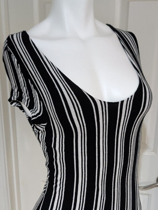 American Dream Black & White Vertical Scoop Neck Stripe Midi Dress Women's Small