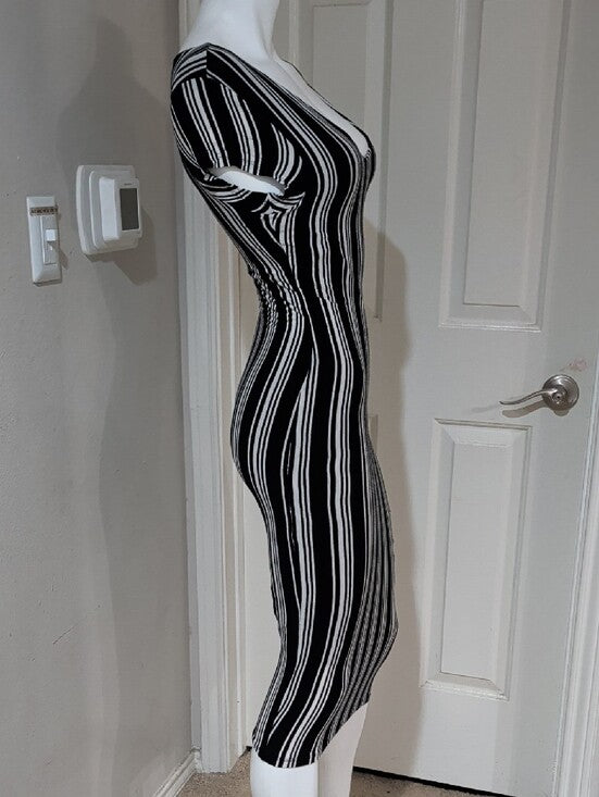 American Dream Black & White Vertical Scoop Neck Stripe Midi Dress Women's Small