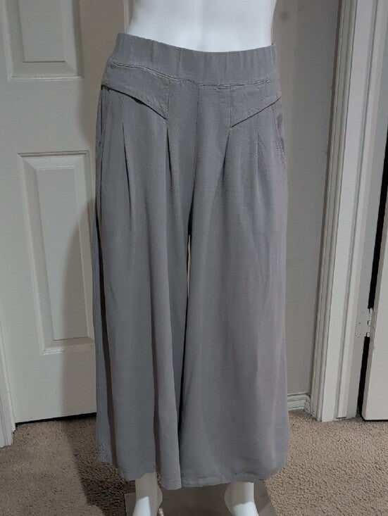 Flowy Wide-Leg Cropped Pants in Light Gray Women's M/L Unbranded