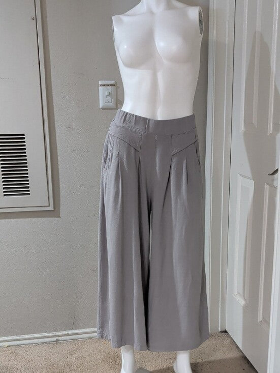 Flowy Wide-Leg Cropped Pants in Light Gray Women's M/L Unbranded