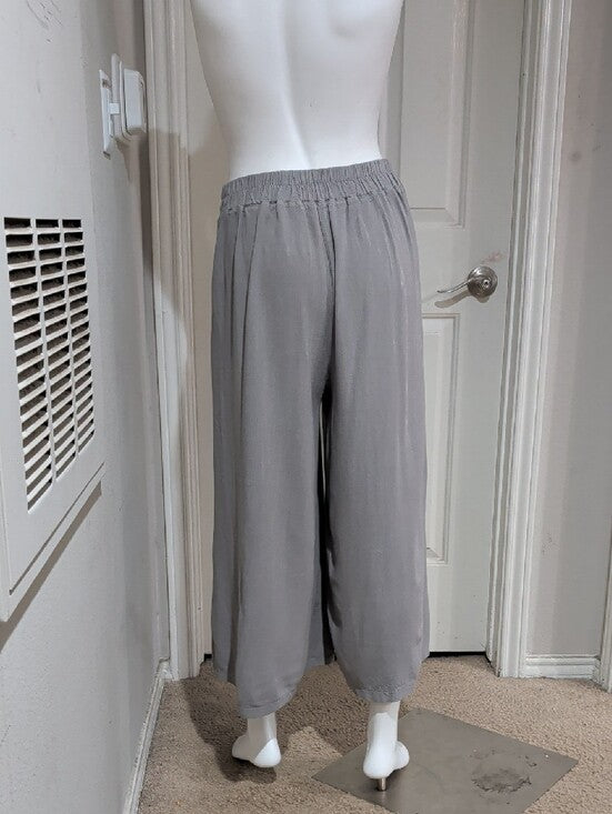 Flowy Wide-Leg Cropped Pants in Light Gray Women's M/L Unbranded