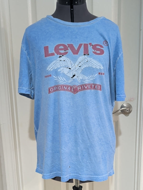 Levi's Distressed Light Blue Short Sleeve Logo Tee with Red Graphic Men's Large