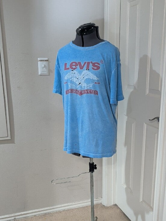 Levi's Distressed Light Blue Short Sleeve Logo Tee with Red Graphic Men's Large