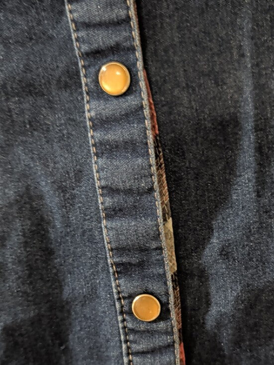 Chocolat Women's Tailored Blue Denim Pearl Snap Button-Down Shirt Stretch Medium