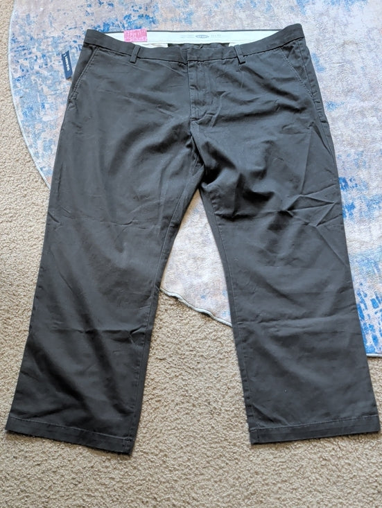 NWT Old Navy Dark Grey Men's Chino Pants - Classic Straight Leg 42x30