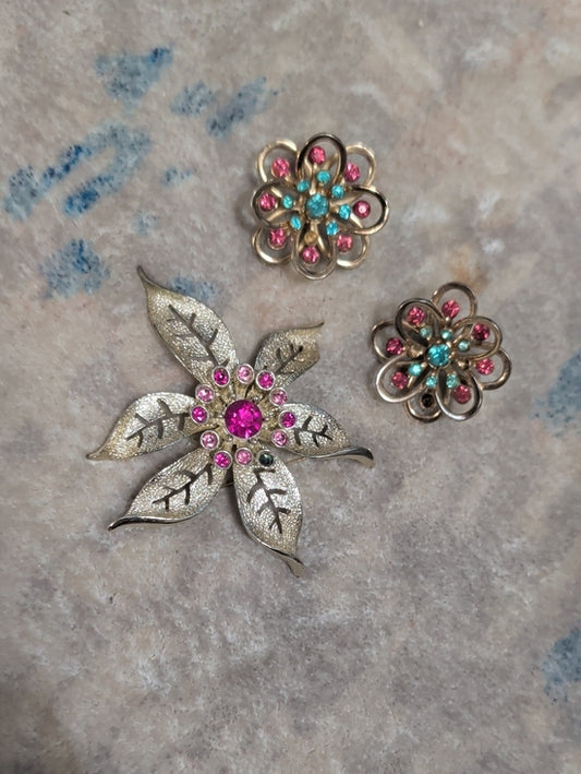 Vintage Sarah Coventry Floral Pink & Teal Crystal Brooch & Screw On Earring Set