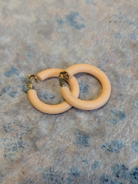 VTG Peach Hoop Clip-On Earrings - Retro Women’s Costume Jewelry MCM
