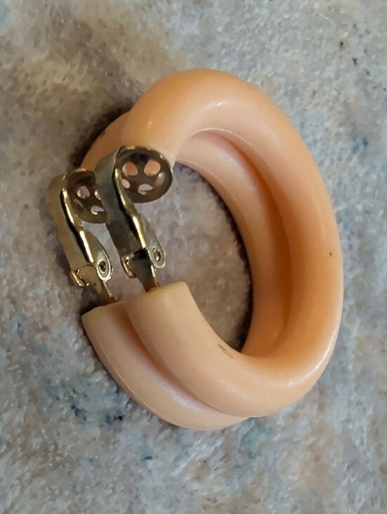 VTG Peach Hoop Clip-On Earrings - Retro Women’s Costume Jewelry MCM