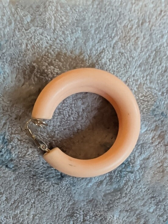 VTG Peach Hoop Clip-On Earrings - Retro Women’s Costume Jewelry MCM