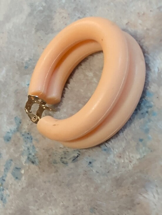 VTG Peach Hoop Clip-On Earrings - Retro Women’s Costume Jewelry MCM
