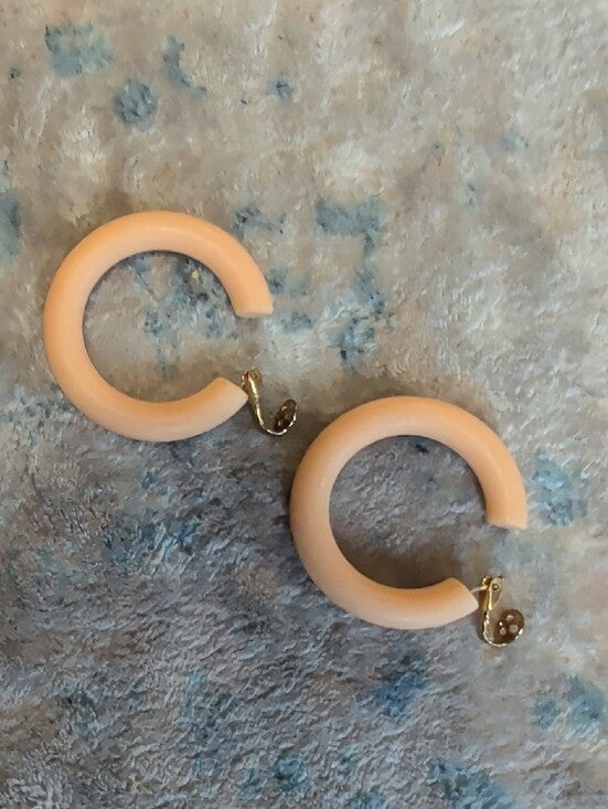 VTG Peach Hoop Clip-On Earrings - Retro Women’s Costume Jewelry MCM