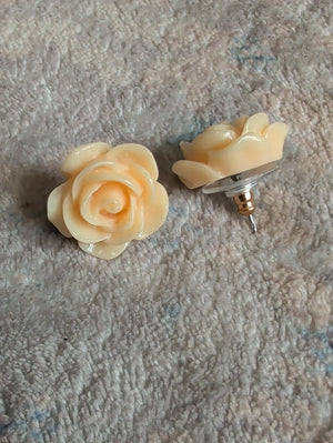 VTG Cream Rose Flower Stud Earrings MCM Costume Jewelry Retro