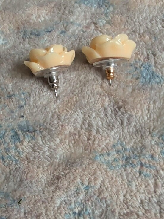 VTG Cream Rose Flower Stud Earrings MCM Costume Jewelry Retro