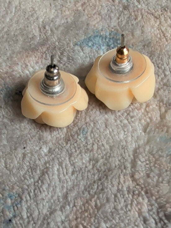 VTG Cream Rose Flower Stud Earrings MCM Costume Jewelry Retro