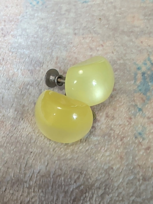 Retro Yellow Resin Screw-On Earrings MCM Vintage Women's Costume Jewelry