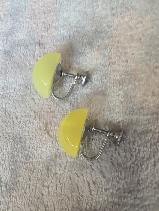 Retro Yellow Resin Screw-On Earrings MCM Vintage Women's Costume Jewelry