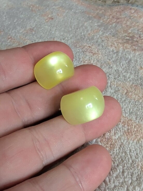 Retro Yellow Resin Screw-On Earrings MCM Vintage Women's Costume Jewelry