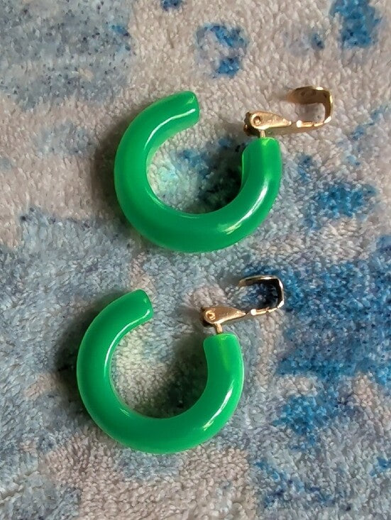 Retro Green Hoop Clip Earrings - Women's VTG Costume Jewelry MCM