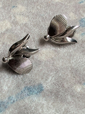 VTG ALICE Silver Tone Floral Petal Clip-On Earrings- Costume Jewelry MCM Retro
