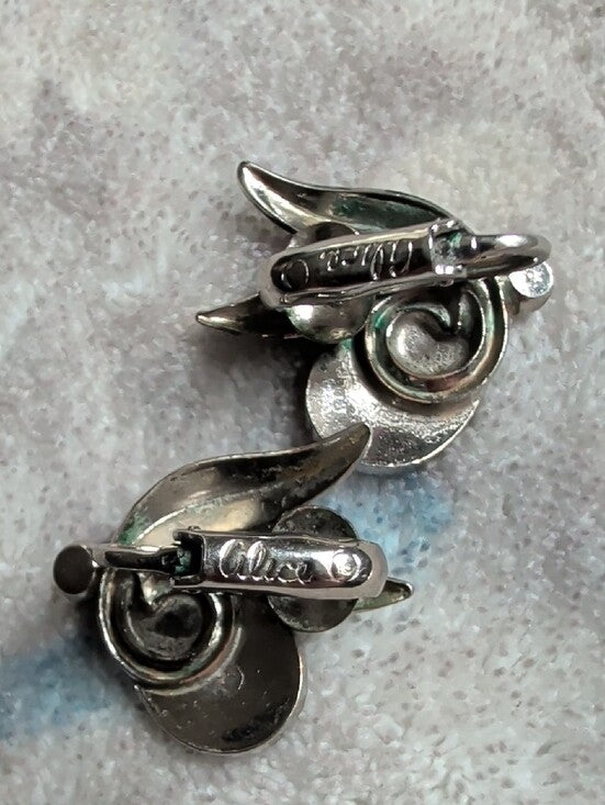 VTG ALICE Silver Tone Floral Petal Clip-On Earrings- Costume Jewelry MCM Retro