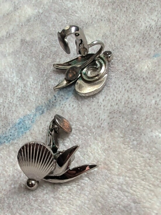 VTG ALICE Silver Tone Floral Petal Clip-On Earrings- Costume Jewelry MCM Retro