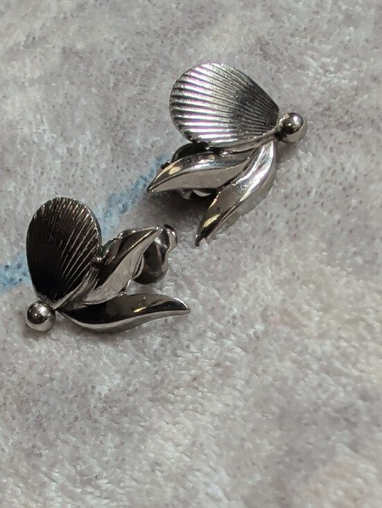 VTG ALICE Silver Tone Floral Petal Clip-On Earrings- Costume Jewelry MCM Retro
