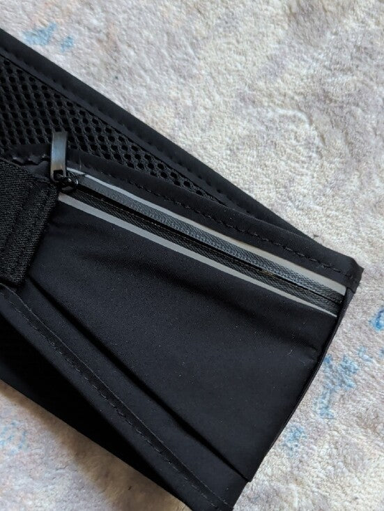 UShake Black Waist Pack - Slim Belt Bag For Excersize - Adjustable Stretch