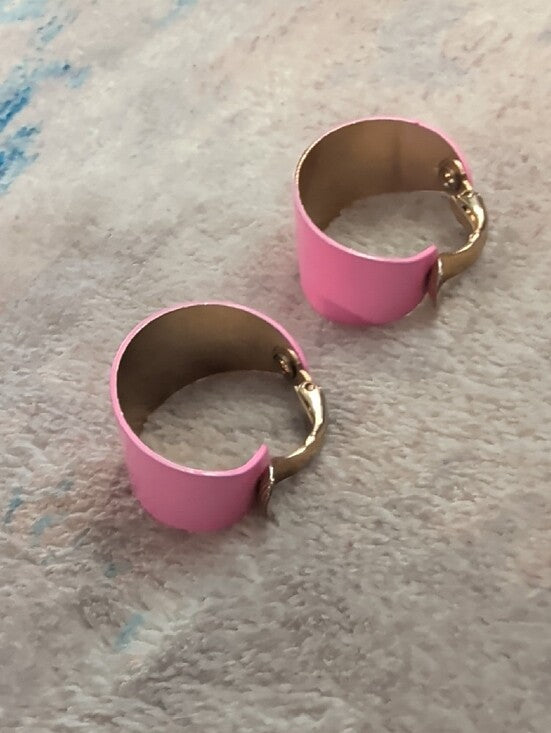VTG Chunky Pink Hoop Clip-On Earrings - Bold Statement Costume Jewelry MCM Retro