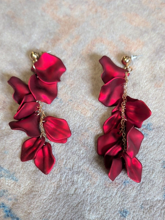 VTG Red Floral Petal Drop Earrings - Retro Lightweight Statement Costume Jewelry