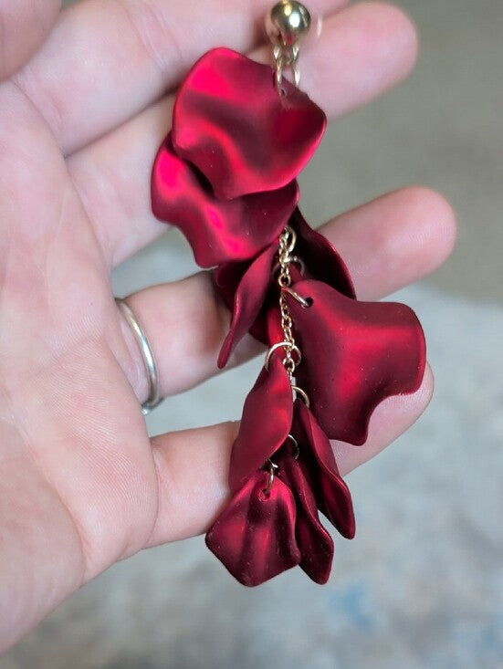 VTG Red Floral Petal Drop Earrings - Retro Lightweight Statement Costume Jewelry