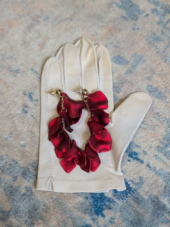 VTG Red Floral Petal Drop Earrings - Retro Lightweight Statement Costume Jewelry