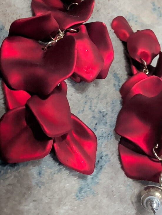 VTG Red Floral Petal Drop Earrings - Retro Lightweight Statement Costume Jewelry