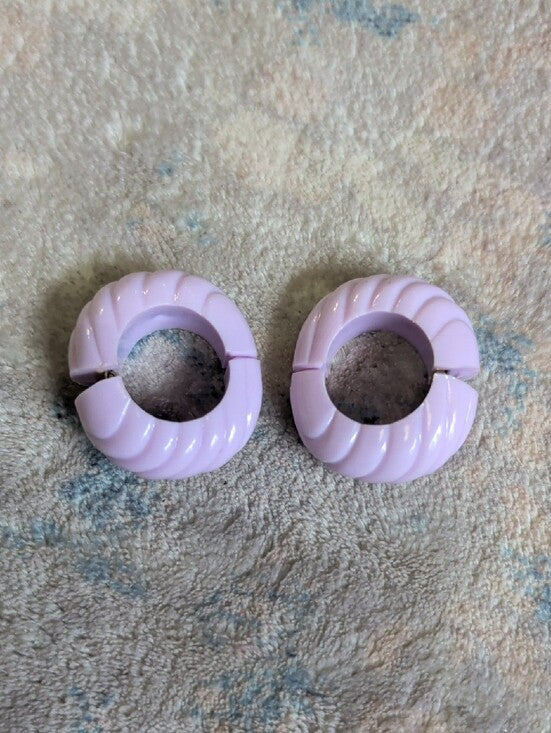 Retro MCM Lavender Ribbed Hoop Clip-On Earrings Vintage Costume Jewelry