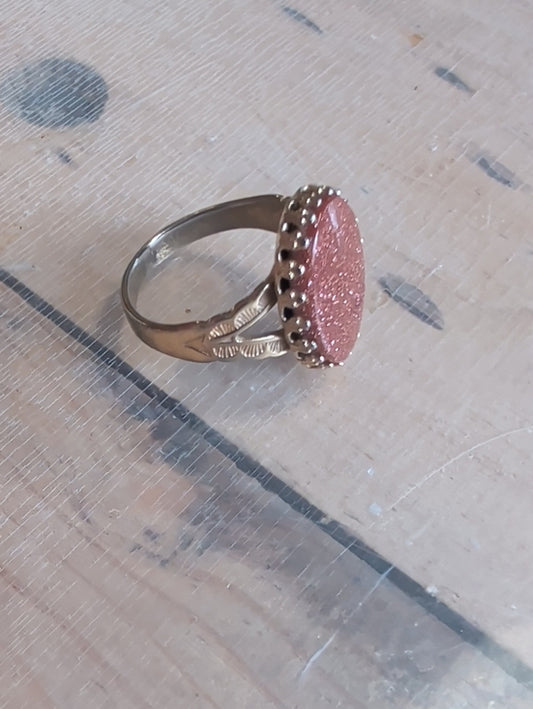 Vintage Gold-Tone Ring with Sparkling Pink Drusy Stone Retro Costume Jewelry