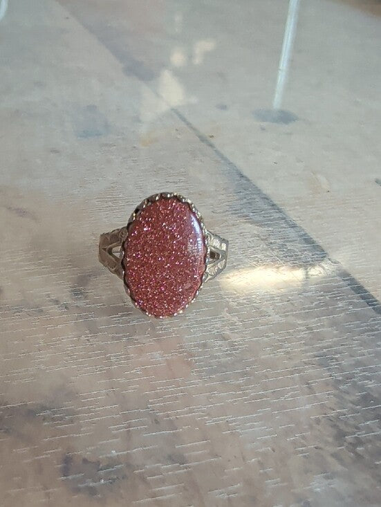 Vintage Gold-Tone Ring with Sparkling Pink Drusy Stone Retro Costume Jewelry