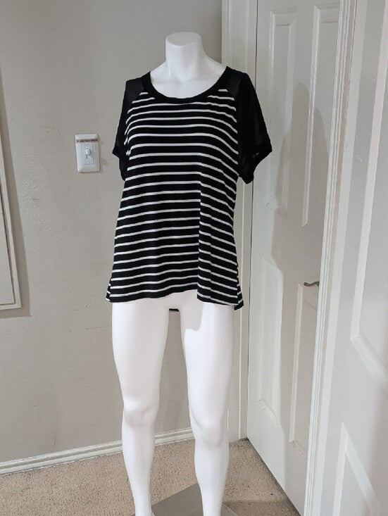 West Kei Black and White Striped Short Sheer Sleeve Tee Women's Medium