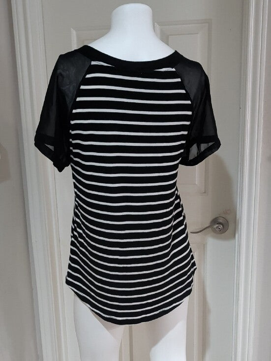 West Kei Black and White Striped Short Sheer Sleeve Tee Women's Medium