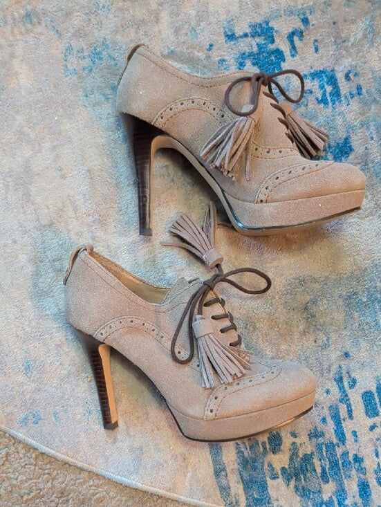 Tommy Hilfiger Women’s Taupe Suede Lace-Up Tassel Heels 6M