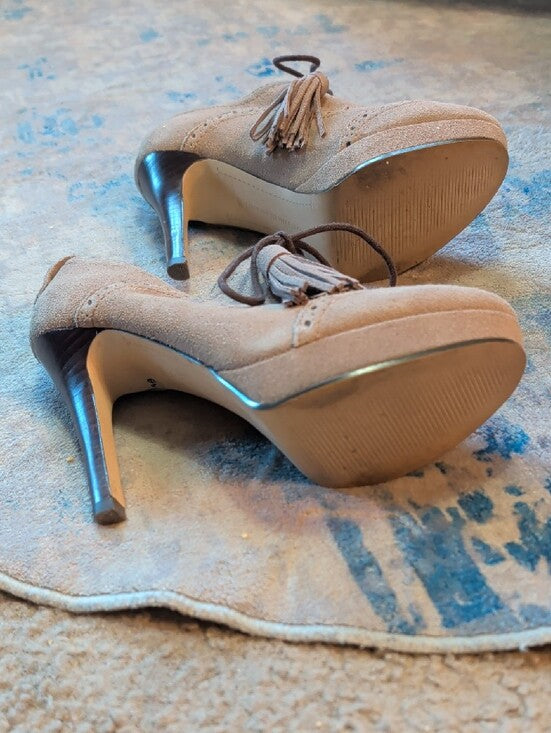 Tommy Hilfiger Women’s Taupe Suede Lace-Up Tassel Heels 6M