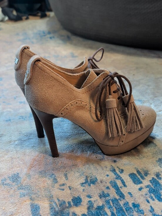 Tommy Hilfiger Women’s Taupe Suede Lace-Up Tassel Heels 6M