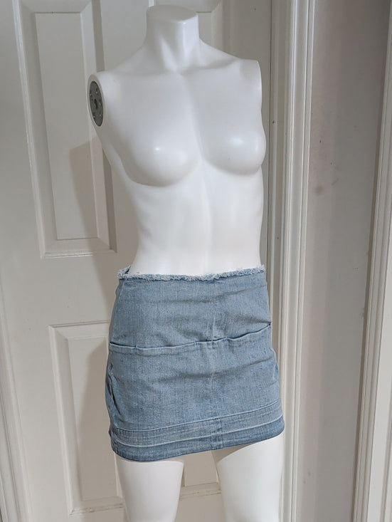 Bullhead Light Blue Denim Mini Skirt with Frayed Waist & Pockets Women's 28