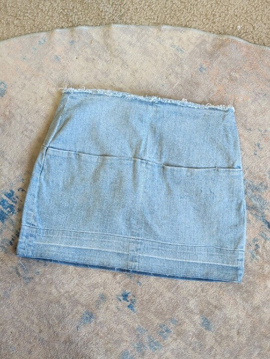 Bullhead Light Blue Denim Mini Skirt with Frayed Waist & Pockets Women's 28