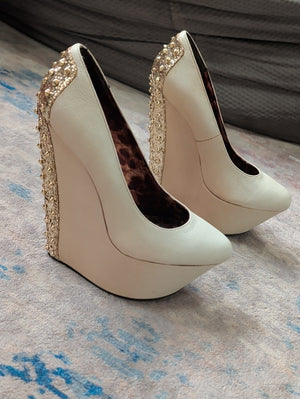 Betsey Johnson Ivory Platform Wedge Pumps w Gold Crystal Heel Accent Women's 6.5