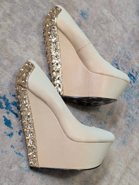 Betsey Johnson Ivory Platform Wedge Pumps w Gold Crystal Heel Accent Women's 6.5