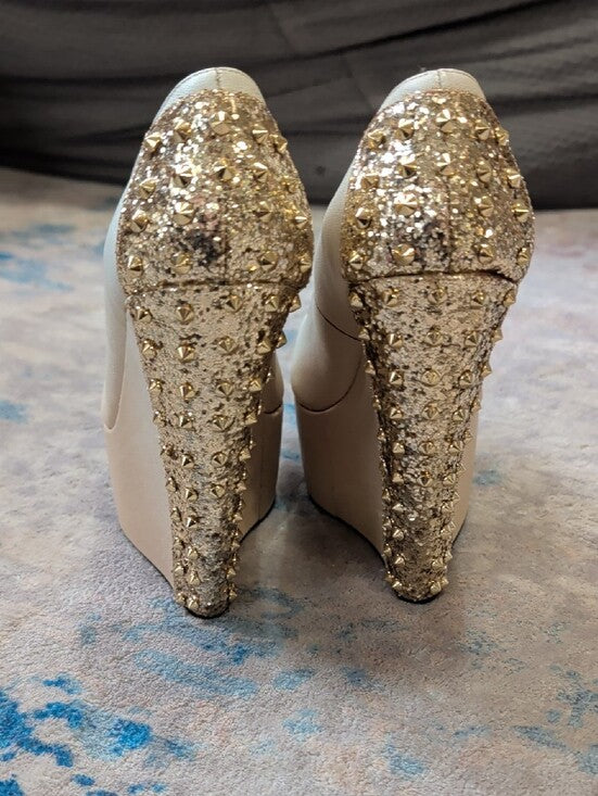 Betsey Johnson Ivory Platform Wedge Pumps w Gold Crystal Heel Accent Women's 6.5