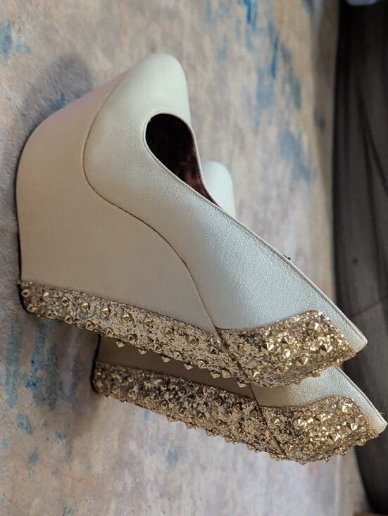 Betsey Johnson Ivory Platform Wedge Pumps w Gold Crystal Heel Accent Women's 6.5