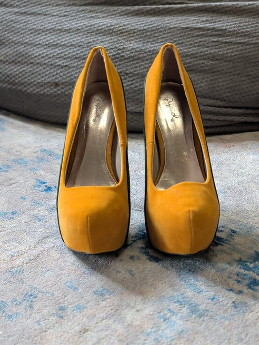 VTG Qupid Yellow & Dark Green Colorblock High Heel Pumps with Coral Heel Women's 7