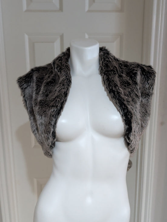 Forever 21 Plush Grey Faux-Fur Colero Shrug Women's Small